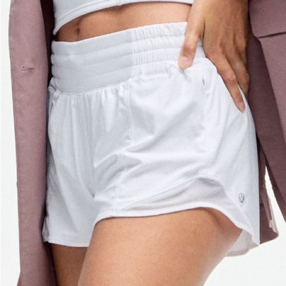 Lululemon white Hotty Hot 2.5” high rise shorts